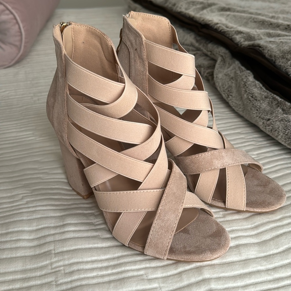 Yoki elastic strap suede Friday 55 heel